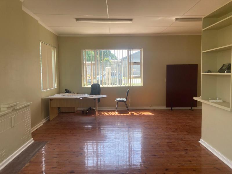 To Let Commercial Property for Rent in Newton Park Eastern Cape